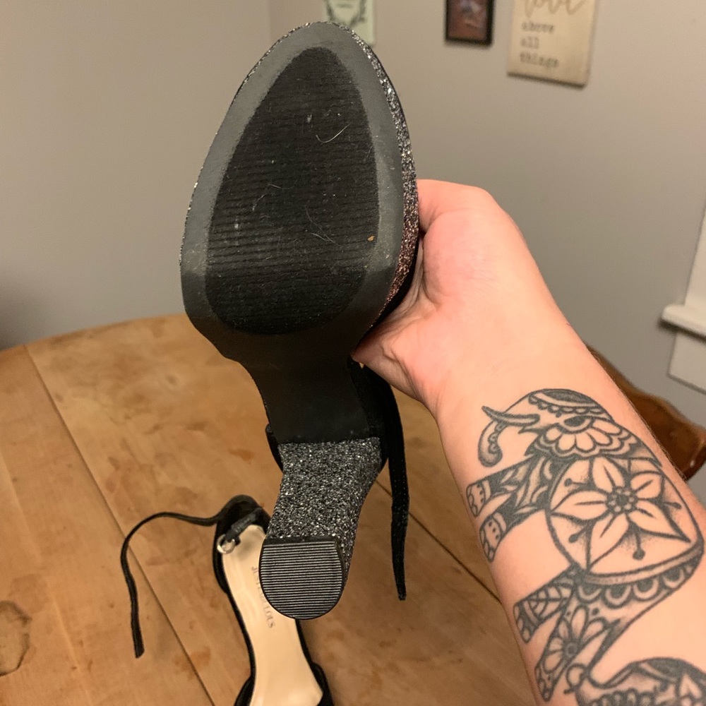 Heels - Picture 3 of 4